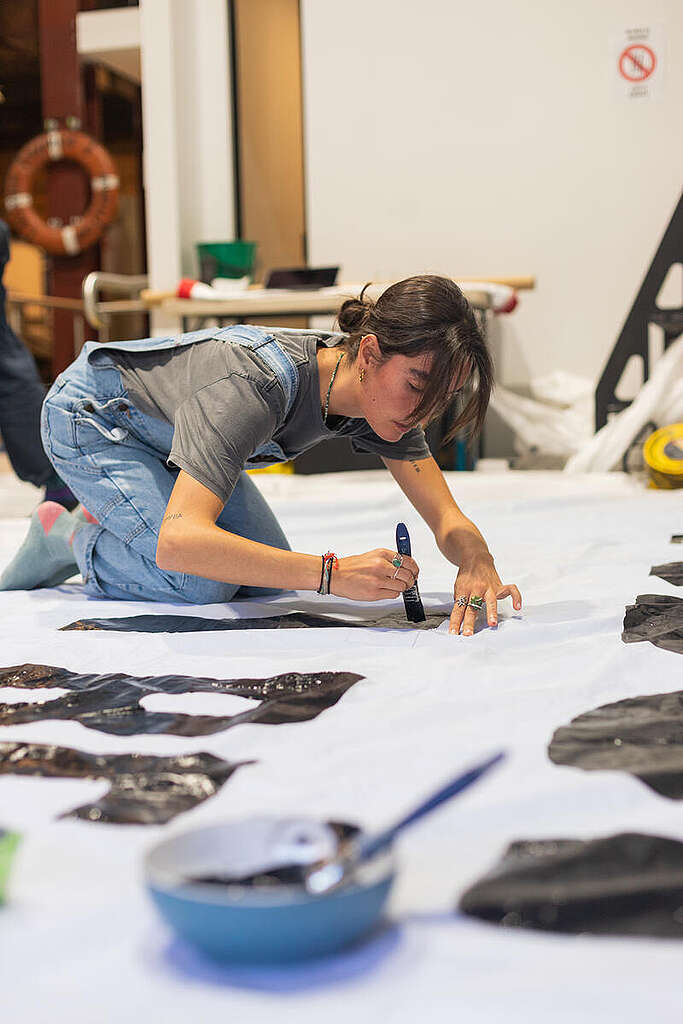 Staff and Volunteers Paint Banners at Greenpeace Australia HQ in Sydney. © Greenpeace