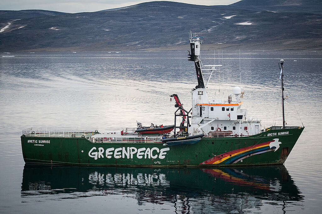 Arctic Sunrise Anchored at Clyde River. © Ian Willms / Greenpeace