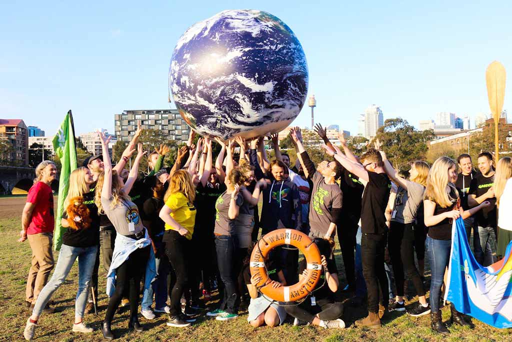 Our staff celebrating the 40th anniversary of Greenpeace Australia Pacific. In a Sydney park, all those amazing people are raising their hands to hold a giant inflatable Earth, symbolizing our mission to secure an earth capable of nurturing life.
Captions: Greenpeace Australia Pacific staff in Sydney get together for a photo shoot to celebrate our 40th anniversary.