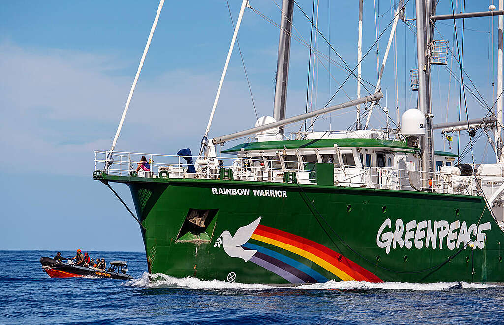 Rainbow Warrior in the Pacific. © Marten  van Dijl / Greenpeace