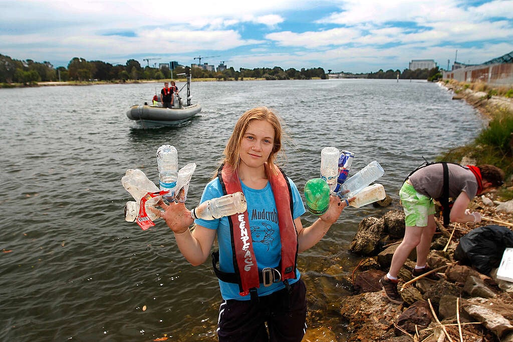 Cooks River Clean Up in Sydney. © Greenpeace / Jane Castle