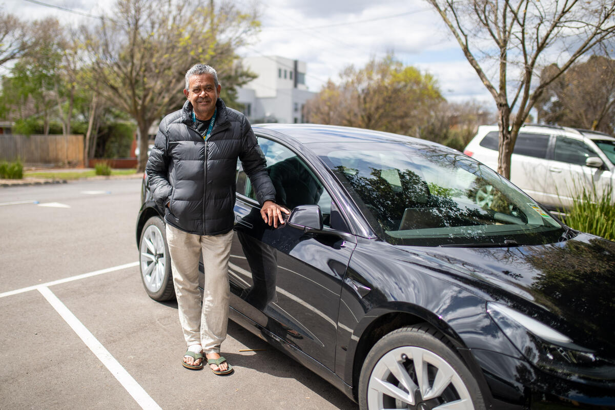 Electric Vehicle Owner James and His Car in Australia. © Greenpeace / Marcus Coblyn