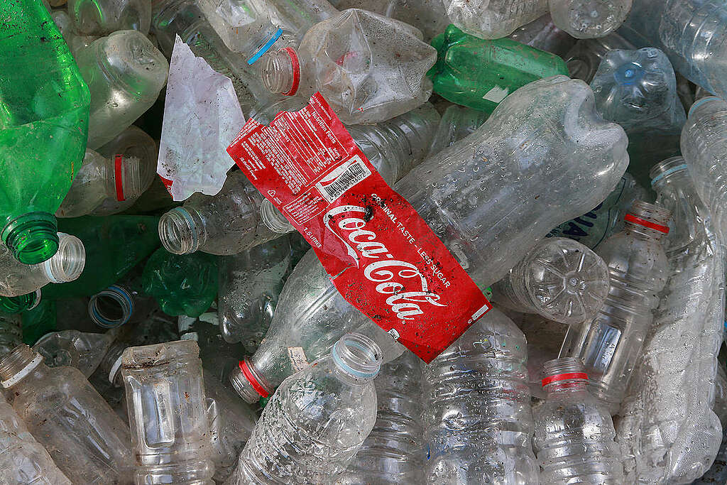 Plastic Waste Dump in Dumaguete, Philippines. © Greenpeace