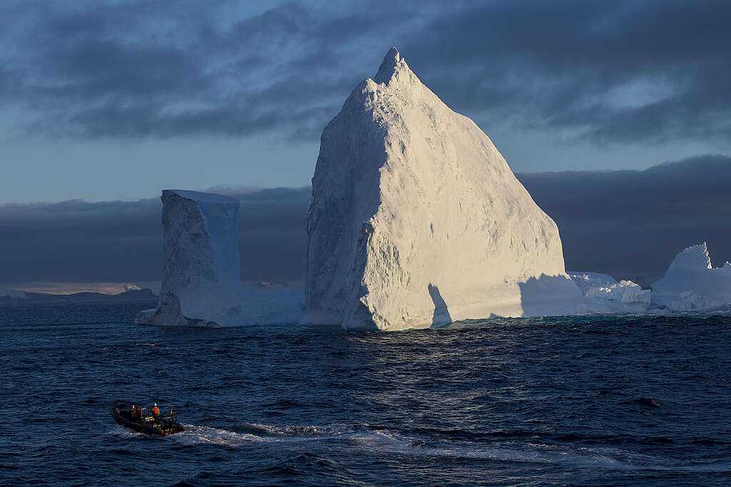 Greenpeace crew in an inflatable look for krill fishing vessels in the vicinity of Trinity Island, Antarctic.
Greenpeace is conducting scientific research and documenting the Antarctic’s unique wildlife, to strengthen the proposal to create the largest protected area on the planet, an Antarctic Ocean Sanctuary.