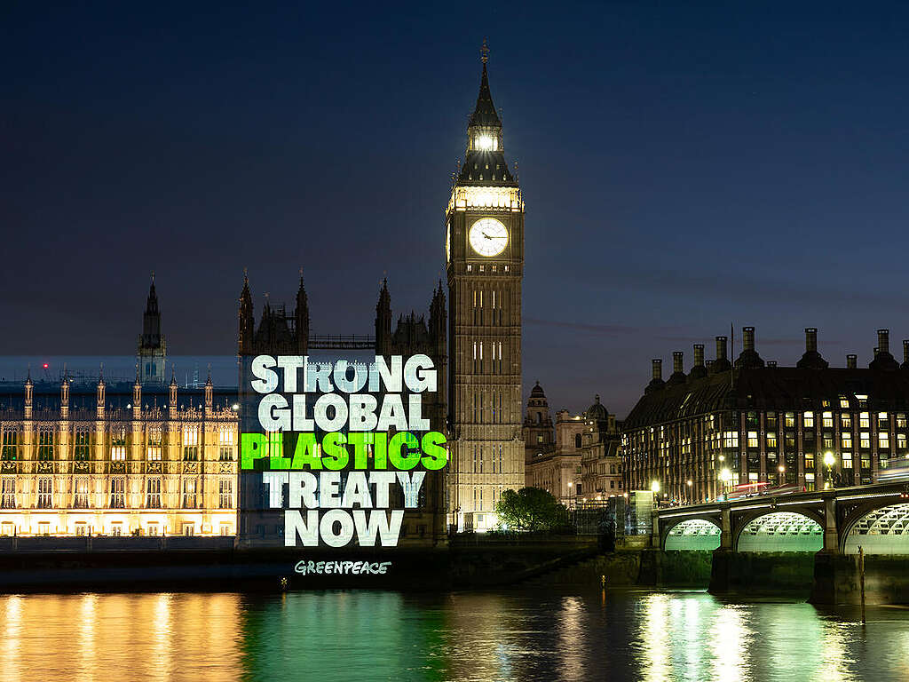 Global Plastics Treaty: Parliament Projection in London. © Ollie Harrop / Greenpeace