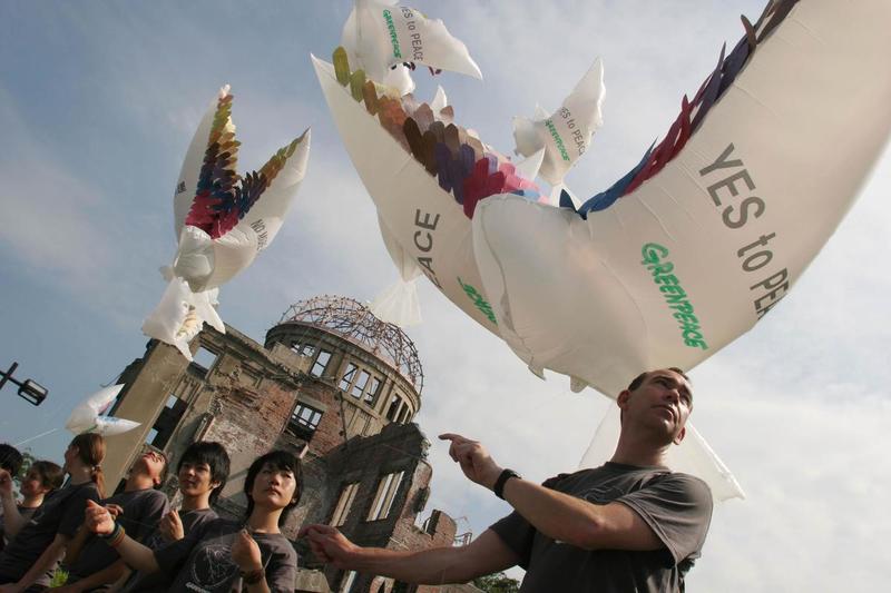 Peace Doves fly on the eve of the 60th anniversary of the atomic bombing of Hiroshima (2005)