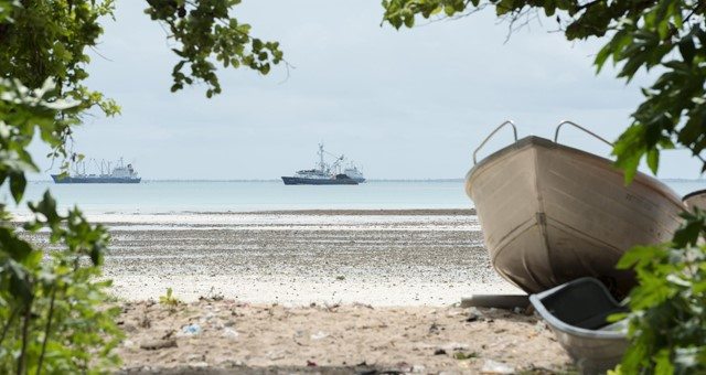 Cargo Ships on Horizon near Tarawa island|Aerial View of Kiribati Island|Former Fisherman Makes Lures on Tarawa Island|Bildschirmfoto 2018-02-14 um 16.36.42|Action against the Biggest Tuna Fishing Vessel|Boy with Tuna Fish Stands in Sea on Tarawa Island|Children Dressed in Traditional Clothing on Tarawa Island|1|3|4|2|5