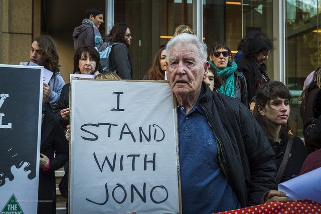 14437823008_d48b0f93b4_z