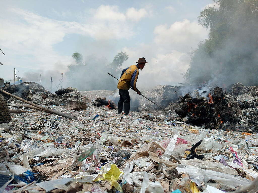 Plastic Crisis in Bangun Village, Indonesia. © Ecoton / Fully Handoko
