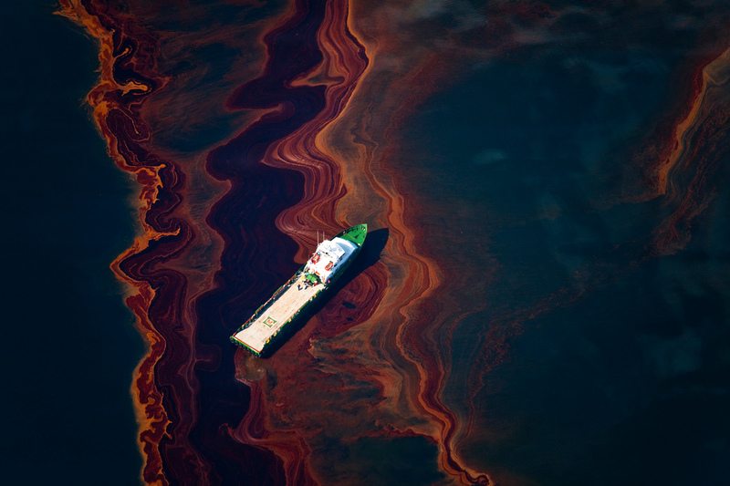 Oil from Oil Rig Disaster in the Gulf of Mexico|Deepwater Horizon Oil Platform Explosion and Oil Spill.