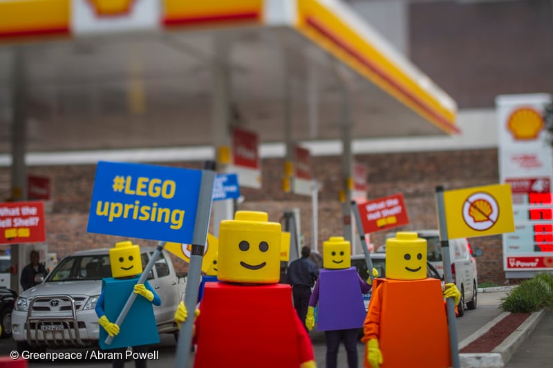 LEGO Figures Blockade Shell Service Station in Sydney. 07/24/2014 © Greenpeace / Abram Powell