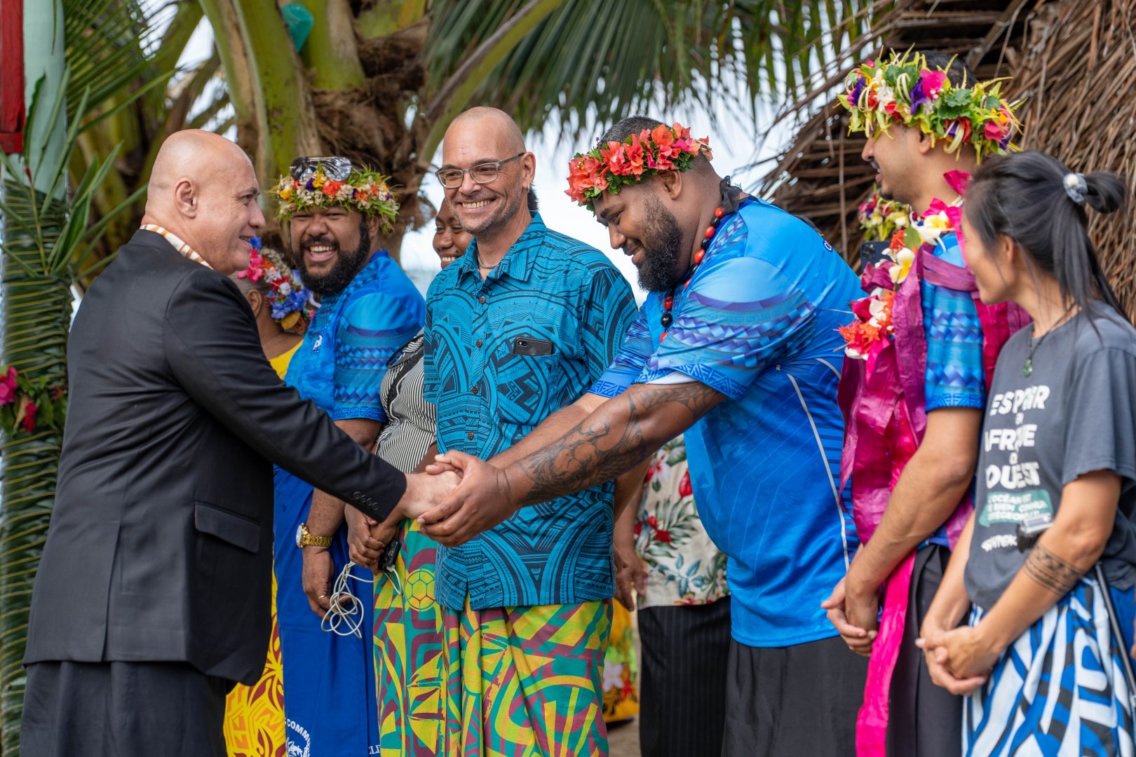 Minister of Finance and Climate Change in Tuvalu, Seve Paeniu is greeted by community, Greenpeace and CSOs 1 (1)