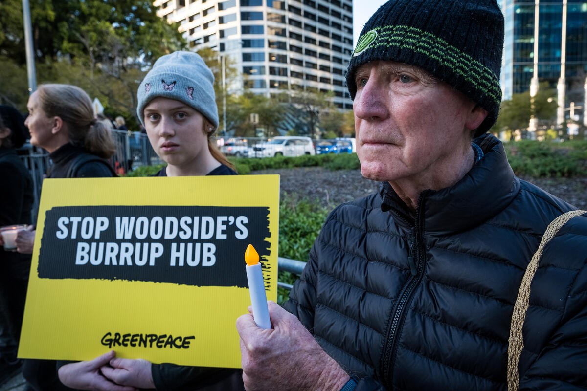 Vigil outside Woodside's Headquarters in Perth. © Kerry Faulkner / Greenpeace