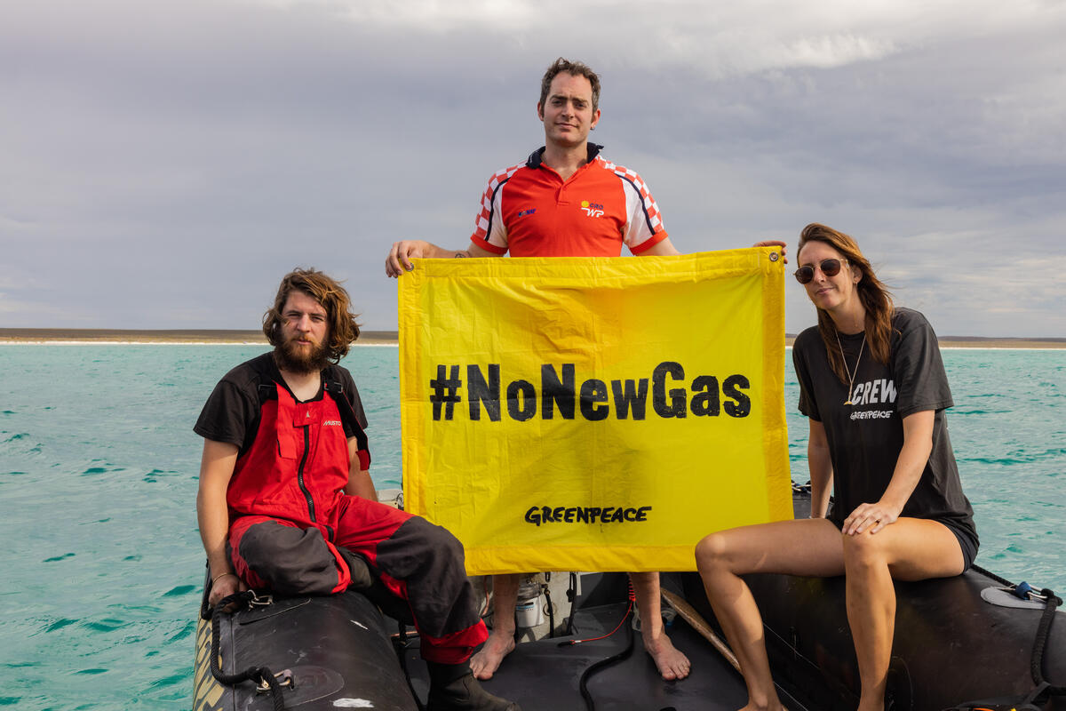 No New Gas Banner in Shark Bay, Australia. © Harriet Spark / Grumpy Turtle Film / Greenpeace