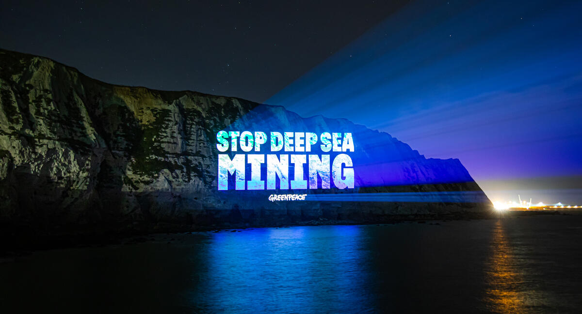 UK Projections against Deep Sea Mining. © Dan Hatch / Greenpeace