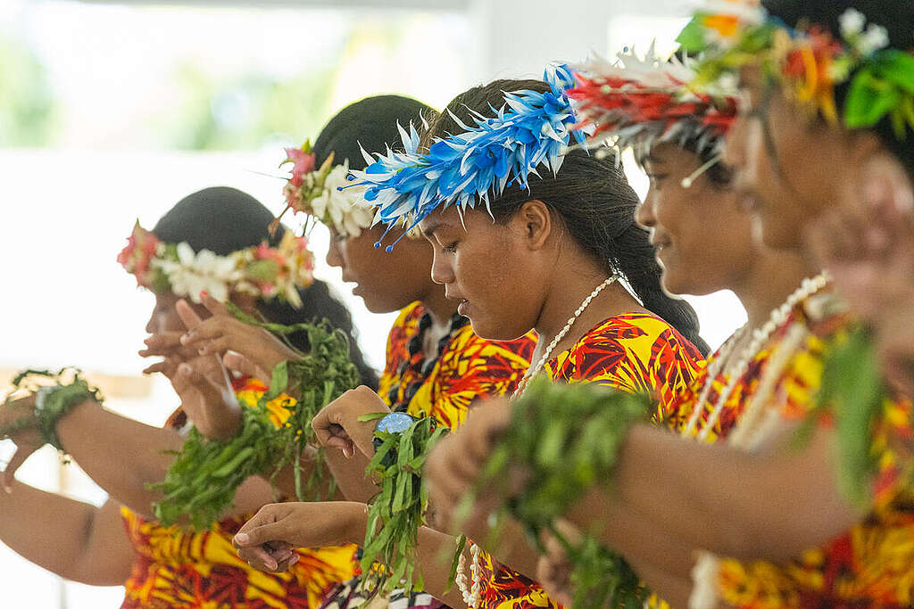 Farewell to the Rainbow Warrior in Funafuti. © Sam Pedro / Greenpeace