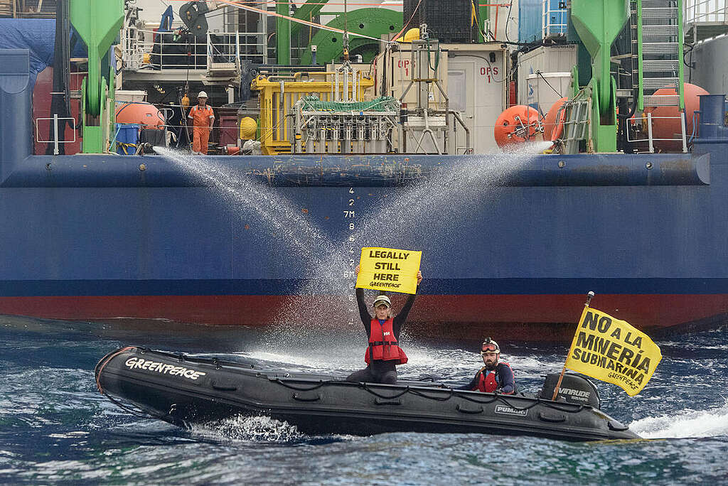 Protest at Deep Sea Mining Ship in the Pacific Region © Martin Katz / Greenpeace. © Martin Katz / Greenpeace