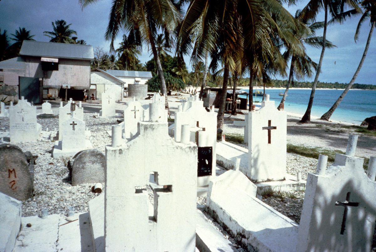 Cemetery on Rongelap in the Pacific. © Greenpeace / Fernando Pereira Cemetery on Rongelap in the Pacific. © Greenpeace / Fernando Pereira