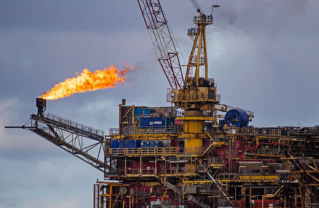 Cormorant Oil Field in the North Sea. © Marten  van Dijl / Greenpeace