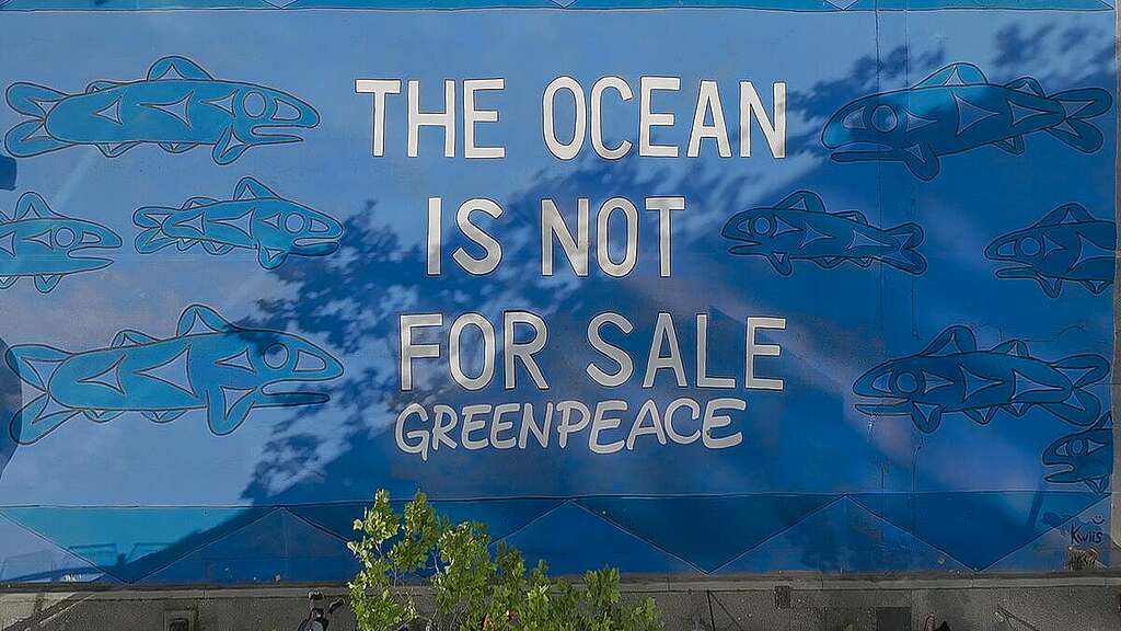 Ground Mural against Deep Sea Mining in Vancouver. &copy; Ollie Richards / Greenpeace