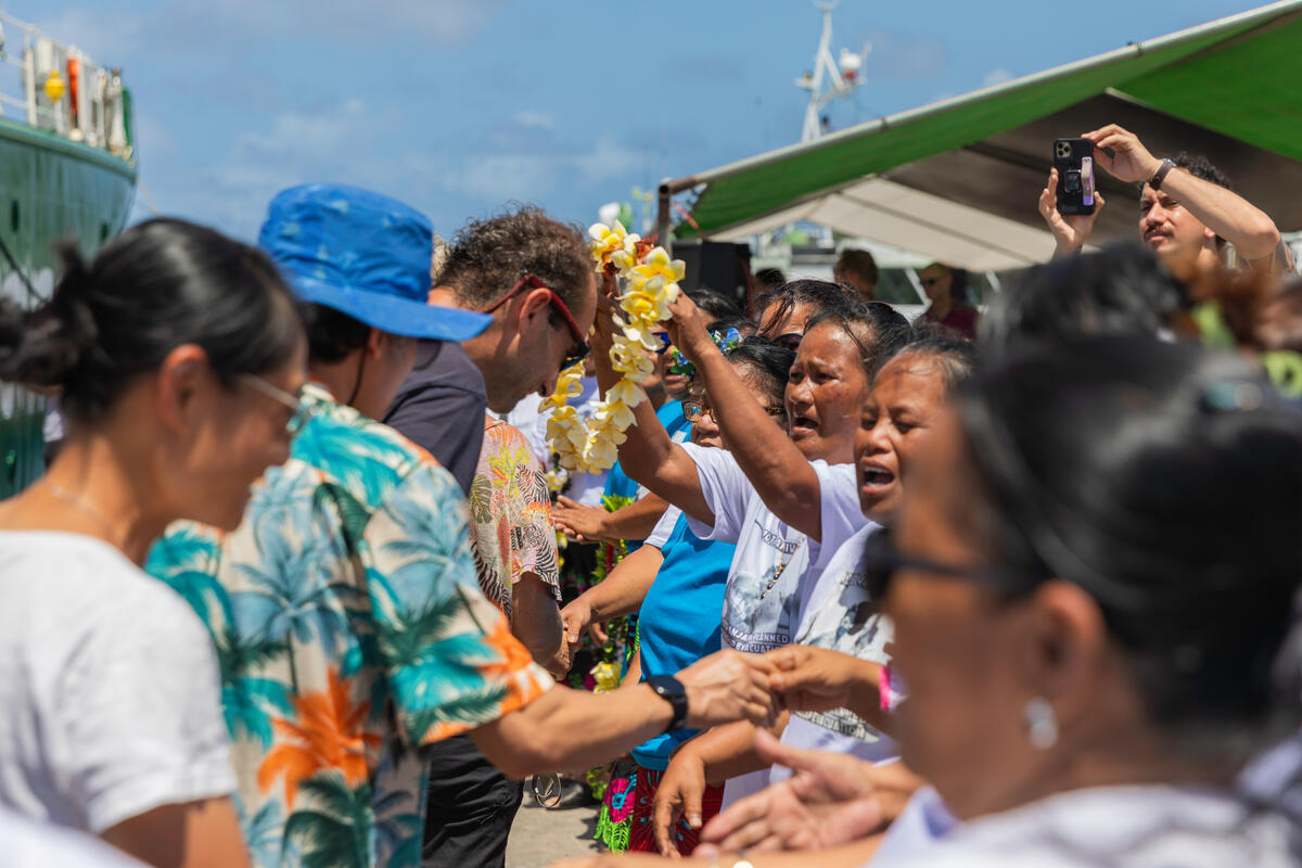 Rainbow Warrior Welcoming Ceremony in the Marshall Islands. © Bianca Vitale / Greenpeace