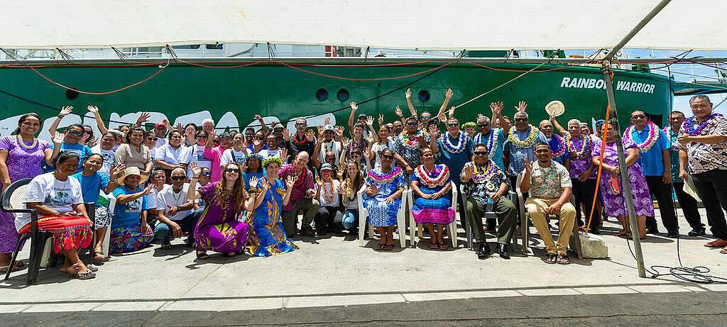 Rainbow Warrior Welcoming Ceremony in the Marshall Islands. © Bianca Vitale / Greenpeace