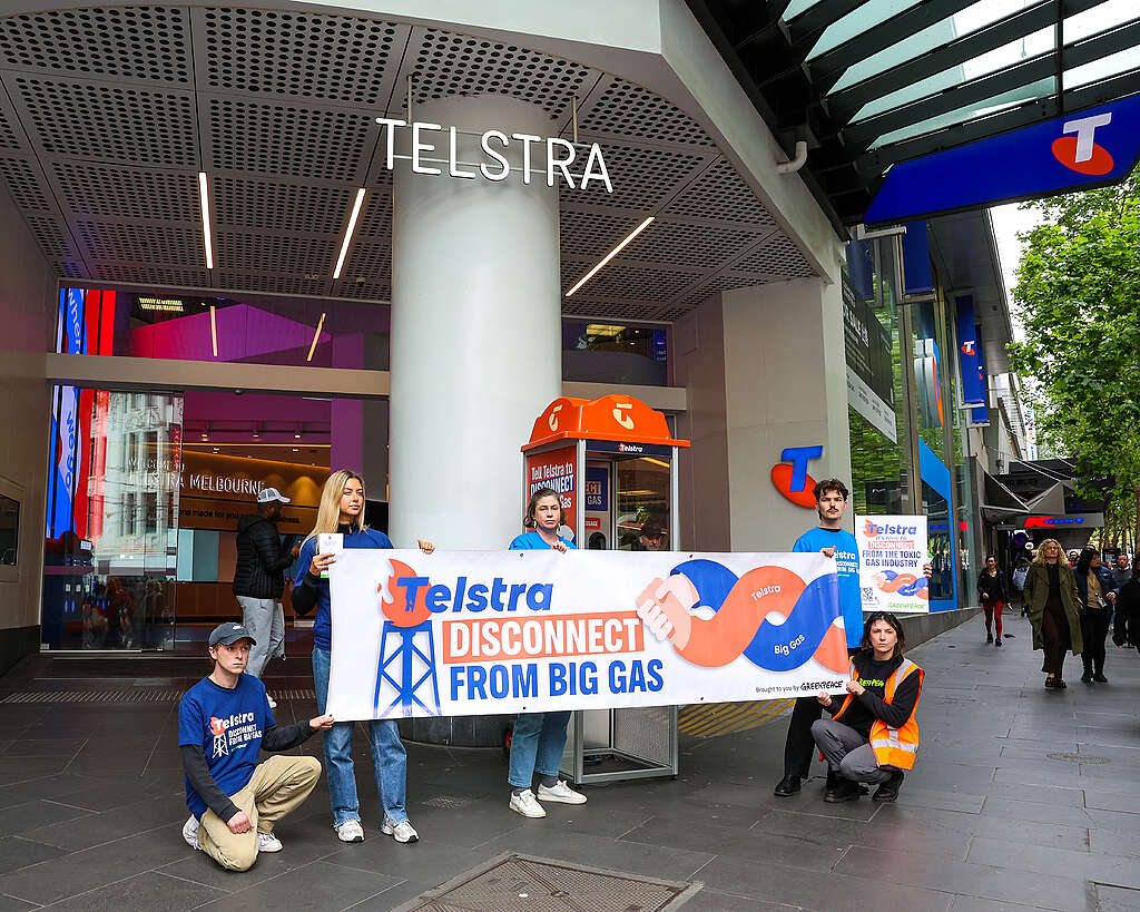 Greenpeace activists stage interactive protest outside Telstra's flagship store in Melbourne, calling on the company to disconnect from the gas lobby.  © GreenpeacePhoto by Greenpeace.