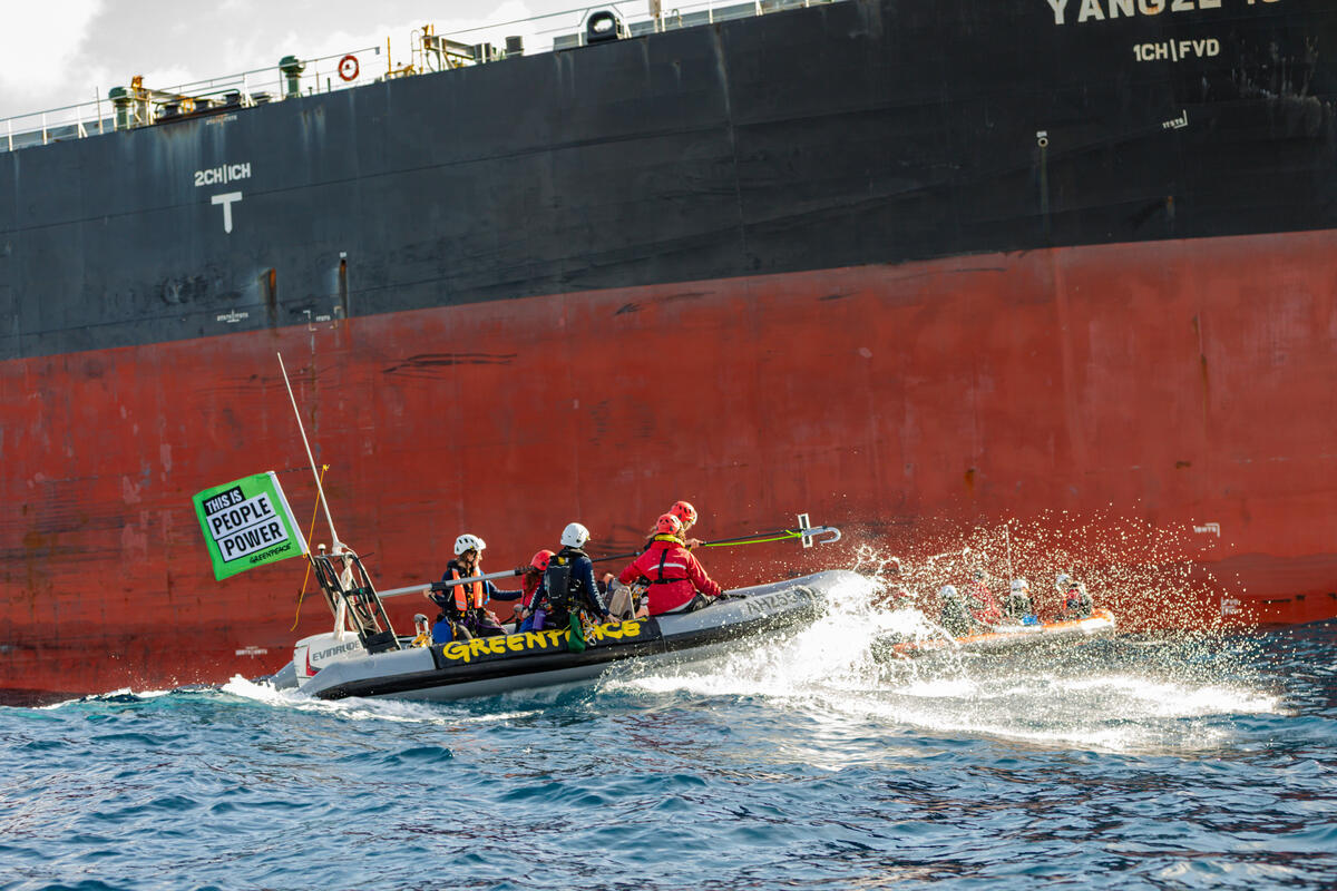 Activists Block Coal Ship from Entering Coal Port in Newcastle, Australia. © Bianca Vitale / Greenpeace