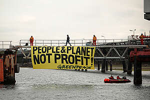 Action at Shell's Batangas Oil Refinery in the Philippines. © Jilson Tiu / Greenpeace