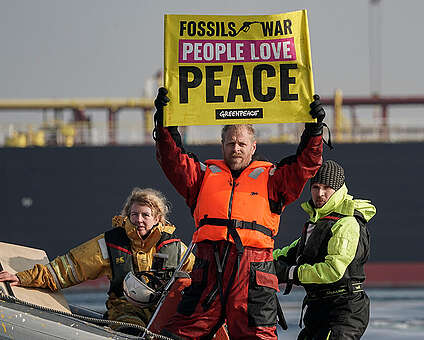 Peace Not Oil Protest against Oil Tanker in the Baltic Sea. &copy; Axel Heimken / Greenpeace