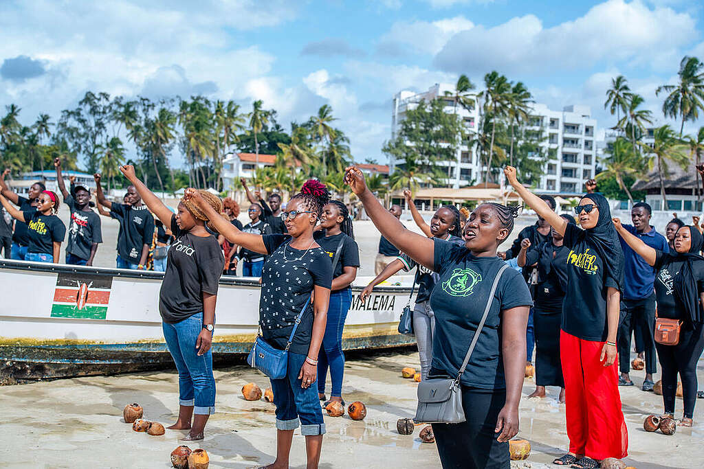 Volunteers and community members gathered at Pirates Beach/ Jomo Kenyatta Beach in Mombasa, Kenya.